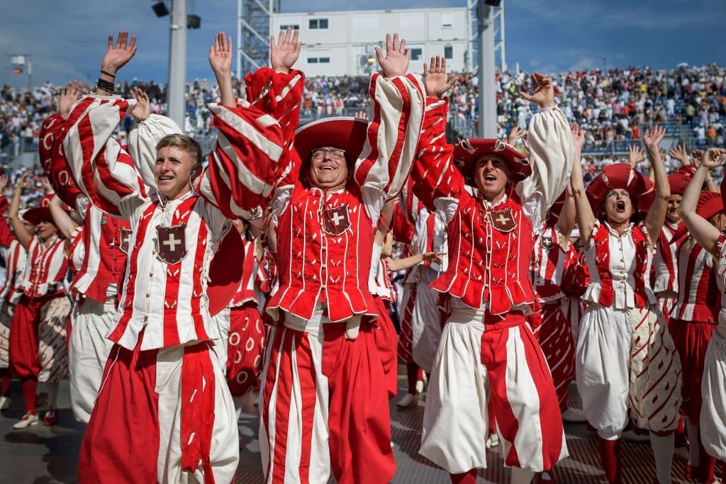 <h3 class="cms-H3-H3">SUIZA</h3>⬆️(Ascendió)
<br>
<br>Posición 2021: 
<b>3</b>
<br>
<br>Posición 2020: 
<b>4</b>
<br>
<br>Puntaje en escala general: 
<b>7,571 puntos</b>.
