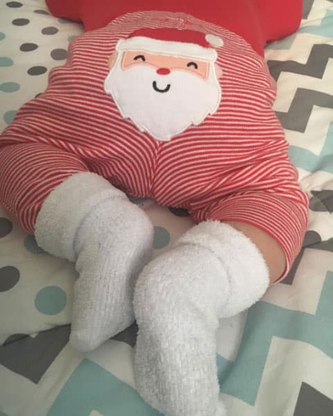 Seguramente hace unas semanas tuvo la mejor Navidad de su vida, pues hasta lo vistió con ropa de Santa Claus.