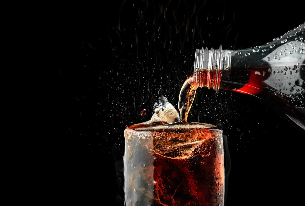 <b>Puesto 16. Bebidas gaseosas, con un alza del 5.1%</b> 
<b>entre febrero y junio de 2020. </b>
<br>
<br>El aumento de la demanda podría explicar esta subida de precio. En junio de 2020, las bebidas carbonatadas costaban más en los supermercados que en cualquier momento desde al menos 2010.
<br>