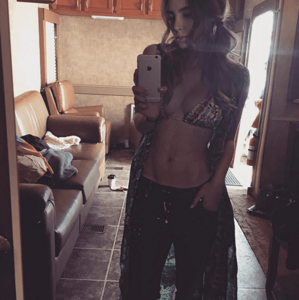 Lejos de molestarse, la cantante compartió uno de los Tweets en su cuenta.