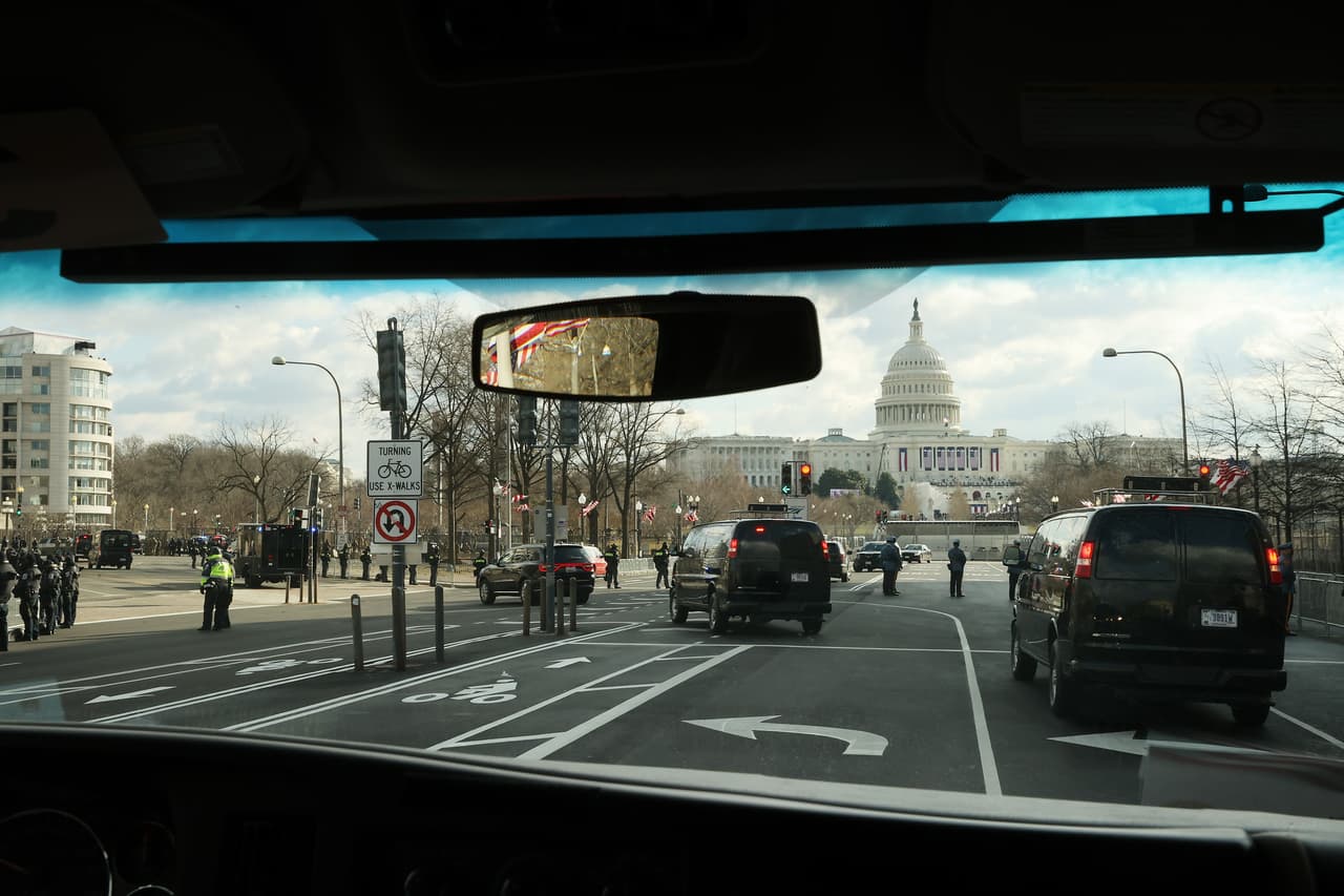 La caravana del presidente electo, 
<a href="https://www.univision.com/temas/joe-biden"><u>Joe Biden, </u></a>y la vicepresidenta electa, 
<a href="https://www.univision.com/temas/kamala-harris"><u>Kamala Harris</u></a>, de camino al Capitolio para ser juramentados.