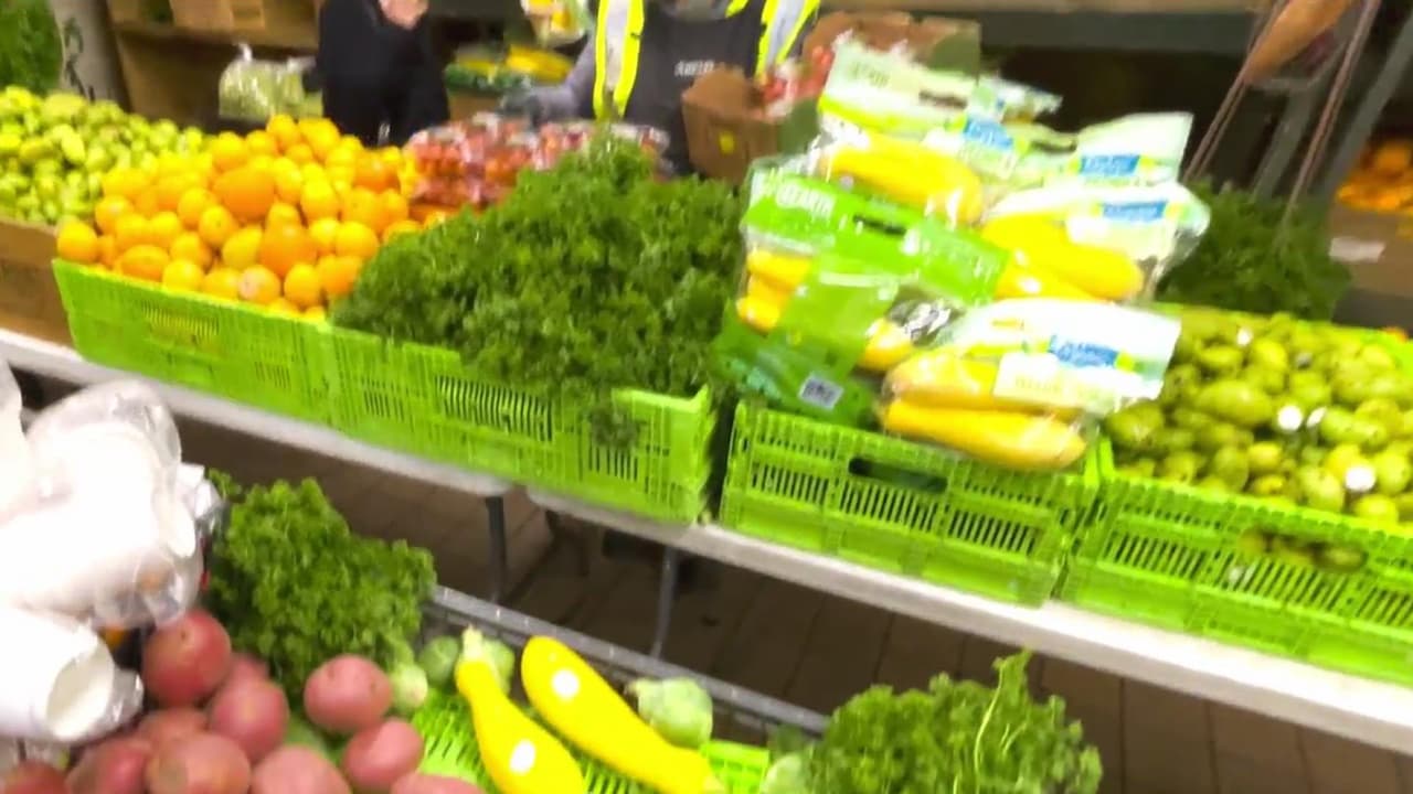 La ayuda monetaria extra que recibían miles de familias por la emergencia de salud pública de coronavirus llegó a su fin. Ahora los beneficiarios de ayuda alimentaria de CalFresh recibirán menos fondos.
