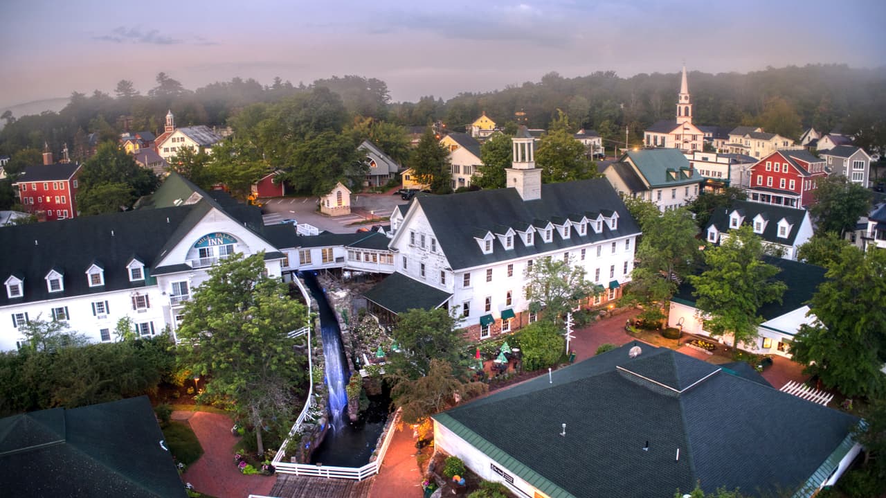 <h3 class="cms-H3-H3">14. New Hampshire</h3>
<br>
<br>🚧 
<b>Ofertas de trabajo para mayo de 2022: </b>7.5%
<br>
<br>🚧 
<b>Tasa de desempleo para mayo de 2022: </b>2.1%
<br>
<br>🚧
<b> Aumento de ofertas laborales con respecto al año anterior:</b> +7.8%
<br>
<br>🚧 
<b>Fuerza laboral: </b>726,367 personas.
<br>
