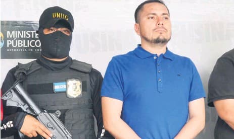 Nery Orlado López Sanabria fue capturado en 2018 en una carretera en el departamento norteño de Cortés. Dentro del automóvil en el que viajaba López Sanabria, la policía que ejecutó la captura encontró casi 200,000 dólares en efectivo en un compartimento oculto debajo del asiento trasero junto con dos granadas, armas, joyas y varios 'narcolibretas'. Las libretas supuestamente documentan "una pequeña porción del tráfico de cocaína [de 'Tony' Hernández]", según los fiscales.