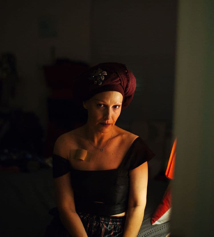Con turbante.