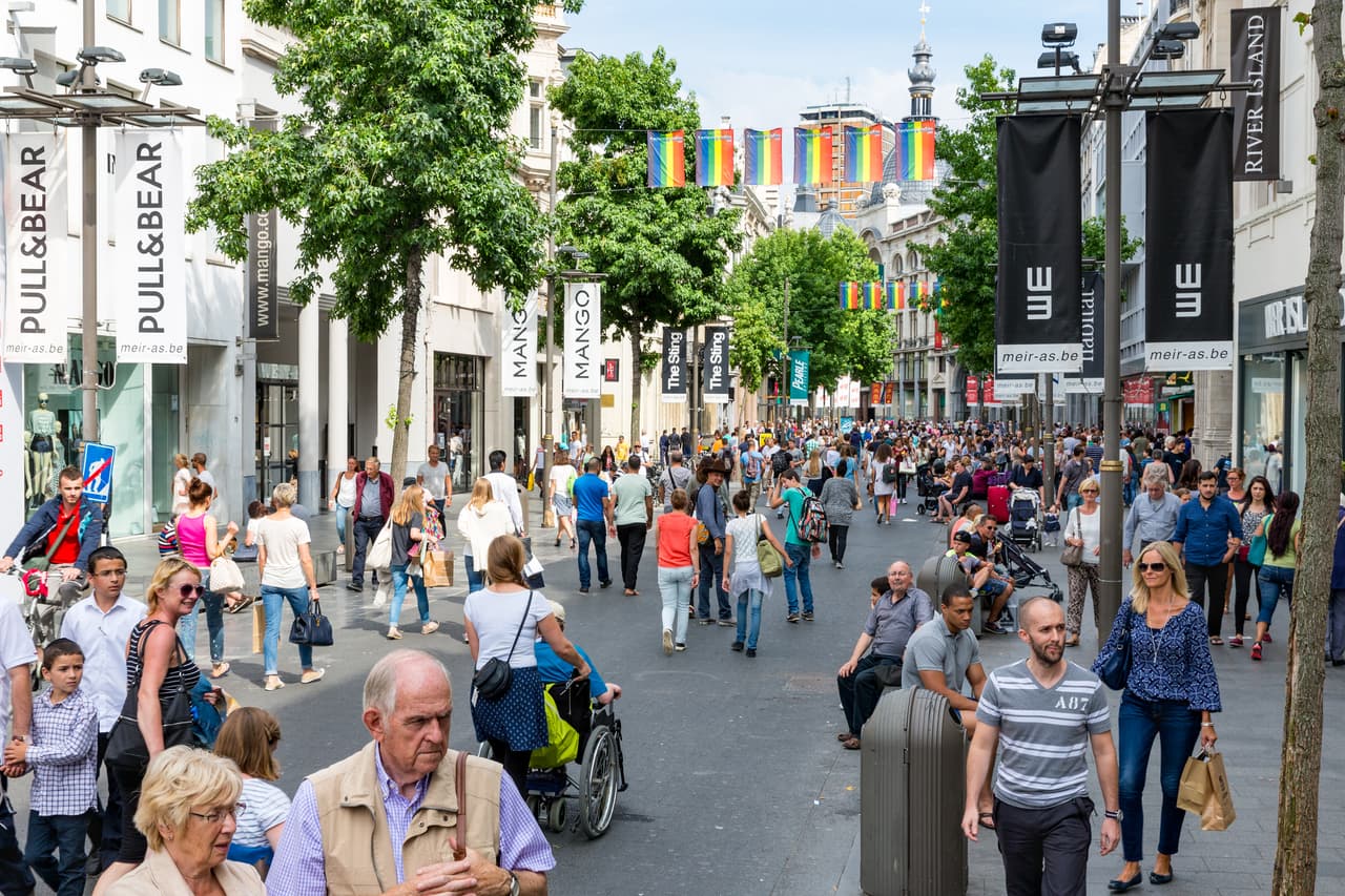 <b>Bélgica</b>
<br>
<br>Salario mínimo por hora: 10.68 dólares.
<br>
<br>En este país se establecen diferentes estándares salariales en las distintas industrias. Si un sector determinado de la economía no tiene su propio salario mínimo acordado, se utiliza el salario mínimo nacional.
<br>