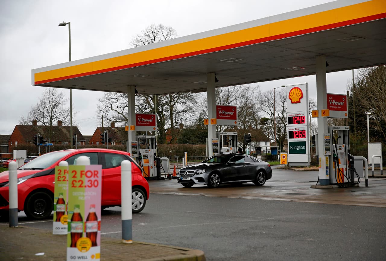 La compañía Shell anunció el lunes que ponía fin a sus asociaciones con la compañía estatal rusa Gazprom citando el "acto de agresión militar sin sentido" de Rusia.