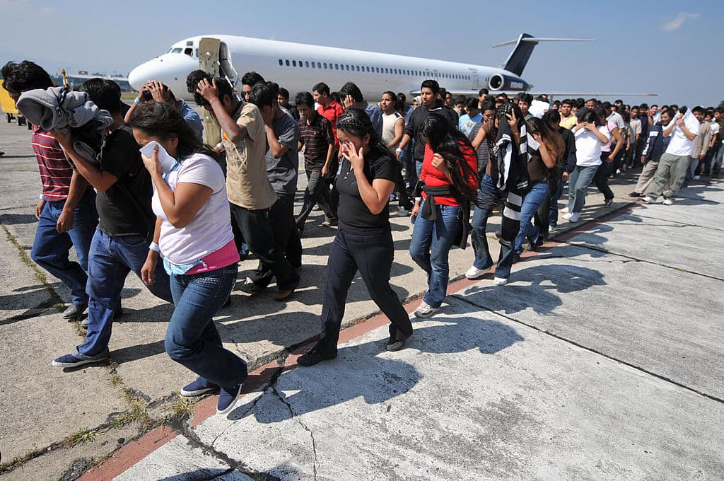 Trump planea fuerte redada contra inmigrantes en Chicago el próximo martes, revelan medios