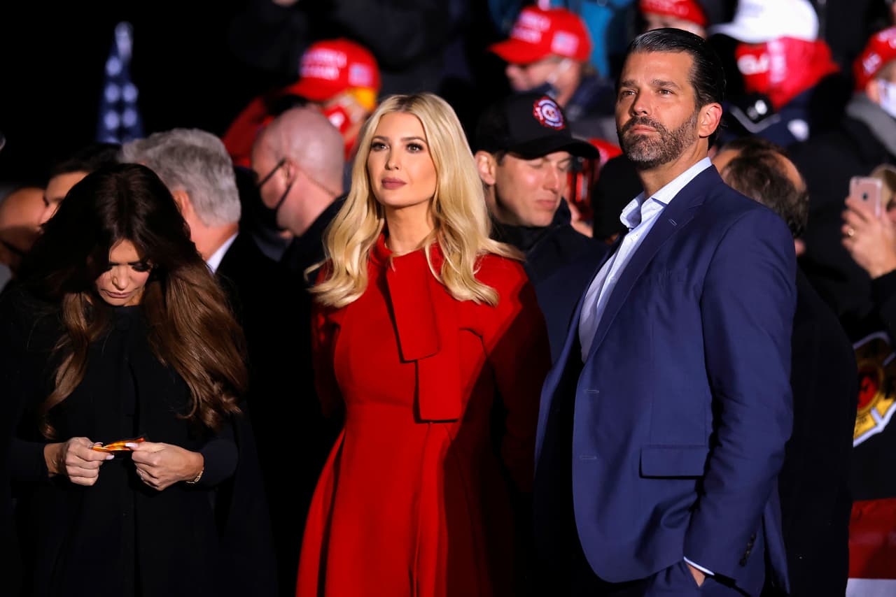 Como asesora de la administración Trump, puesto para el que fue nombrada en 2017, el papel de Ivanka se volvió más destacado. Además de este trabajo público, realizaba tareas benéficas en la fundación Trump y con cuidaba a sus tres hijos.