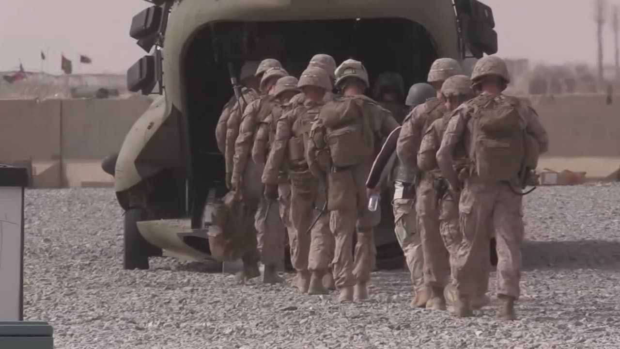 <b>En video: <b>Estados Unidos envía tropas a Kabul, en Afganistán, para proteger a funcionarios de la embajada</b></b>
<br>
<br>A pesar de la orden de retirar las tropas, el Pentágono informó que, ante refuerzo de los talibanes, se decidió enviar de inmediato a unos 3,000 militares a Kabul para proteger la embajada y el aeropuerto mientras se realiza la evacuación del personal diplomático en ese país. Además, se ha hecho un llamado a todos los estadounidenses a que salgan de Afganistán.