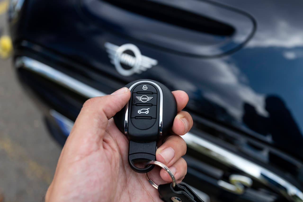 Otras rarezas olvidadas por pasajeros de Uber incluyen 
<b>dos arañas, tortugas, un sensor de pedos, un esqueleto de rata, un gnomo, un robot, un botón de pánico, una lanza, una prueba de paternidad, un cinturón de camepeón de lucha libre y un diente y trasero falso</b>. Destacan también las llaves de autos Mini Cooper.