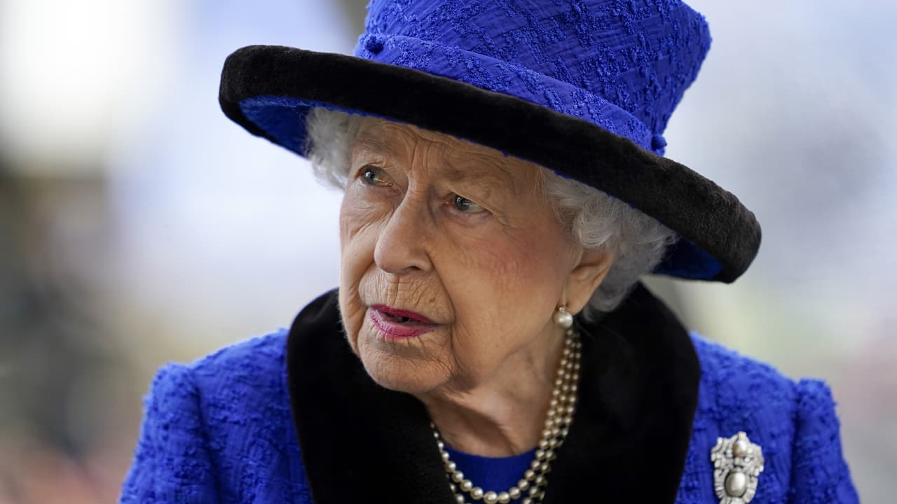 Las controversias que rodearon a Isabel II: infidelidades, relaciones con nazis, tráfico sexual y racismo