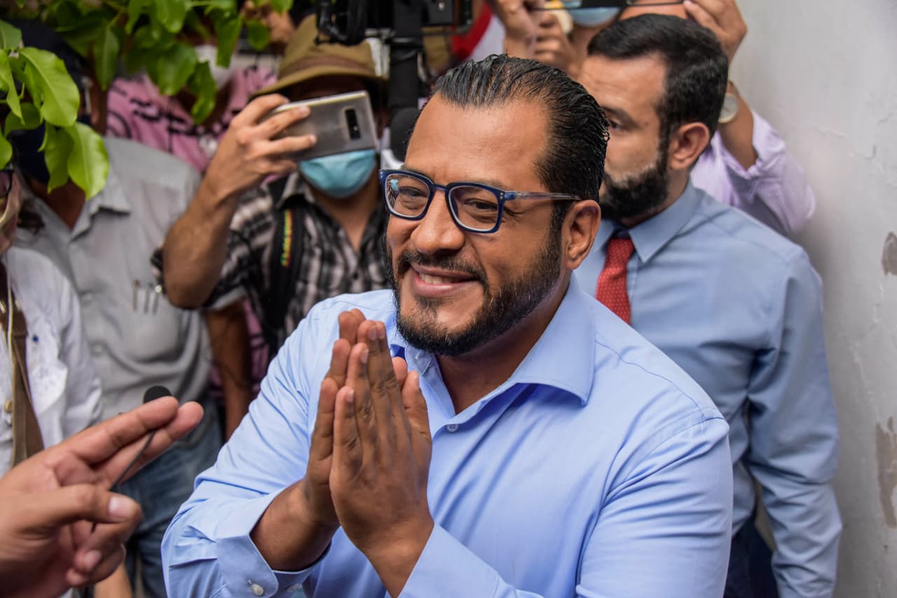 <b>Félix Maradiaga.</b> Activista académico y político. Planeaba postularse a la presidencia de Nicaragua por el partido Unidad Nacional (UNAB). La "lista de partidos políticos cancelados" en Nicaragua actualmente asciende a 29 organizaciones, según los registros del Consejo Supremo Electoral de Nicaragua. 
<br>
<br>Las elecciones de noviembre serán cruciales en Nicaragua, ya que estarán en juego 42 años de dominio casi absoluto de Ortega sobre la política local, según un reporte de la agencia EFE.
<br>
<br>
<a href="https://www.univision.com/noticias/america-latina/donde-esta-mi-marido-esposas-denuncian-secuestro-de-politicos-detenidos-en-nicaragua"><u>Vea aquí las denuncias de las esposas de los presos políticos en Nicaragua, que califican los arrestos de “secuestro”.</u></a>
<br>