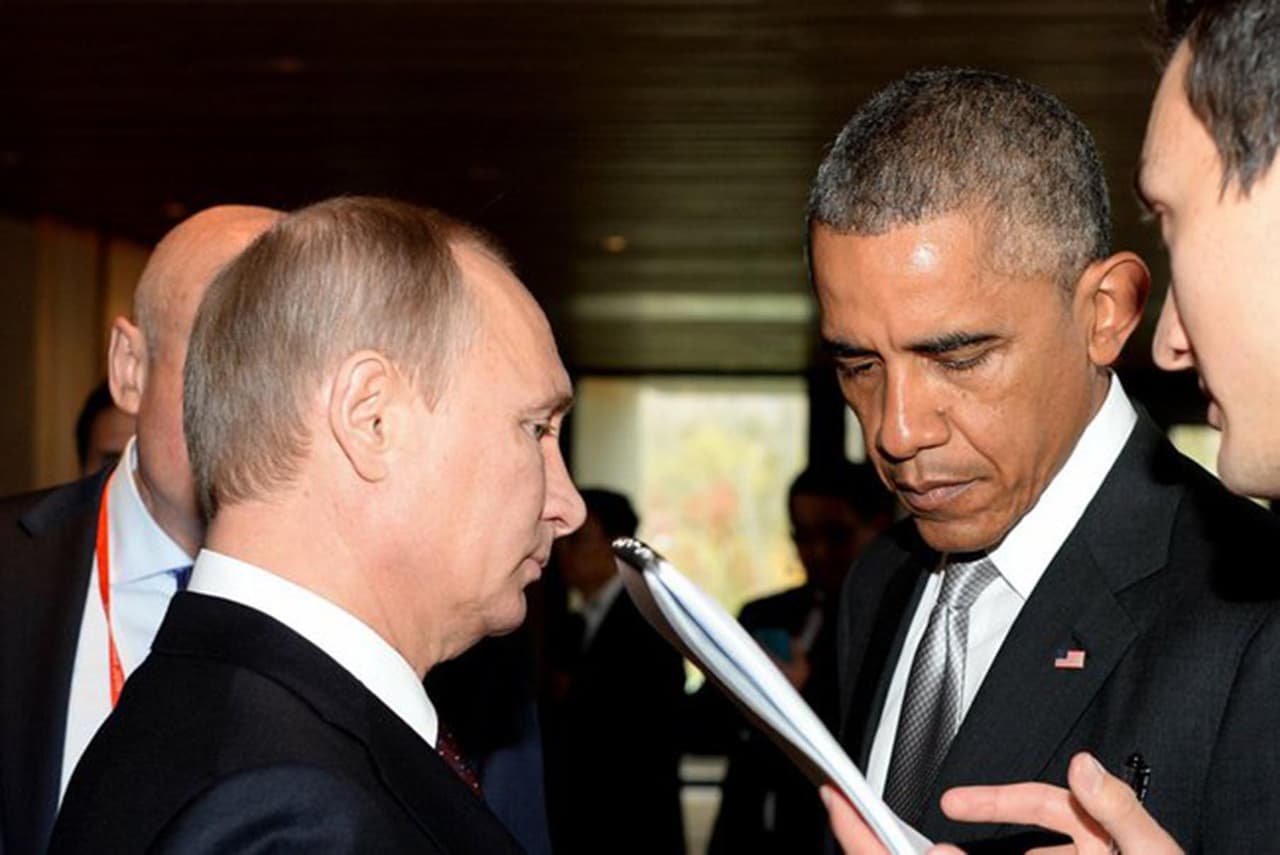 Un encuetro informal entre Putin y Obama, esta vez durante la cumbre APEC realizada en Beijing, China, en noviembre de 2014. Los mandatarios aprovecharon los breves encuentros para tratar los temas de relaciones bilaterales, además hablaron de Siria, Ucrania e Irán.
