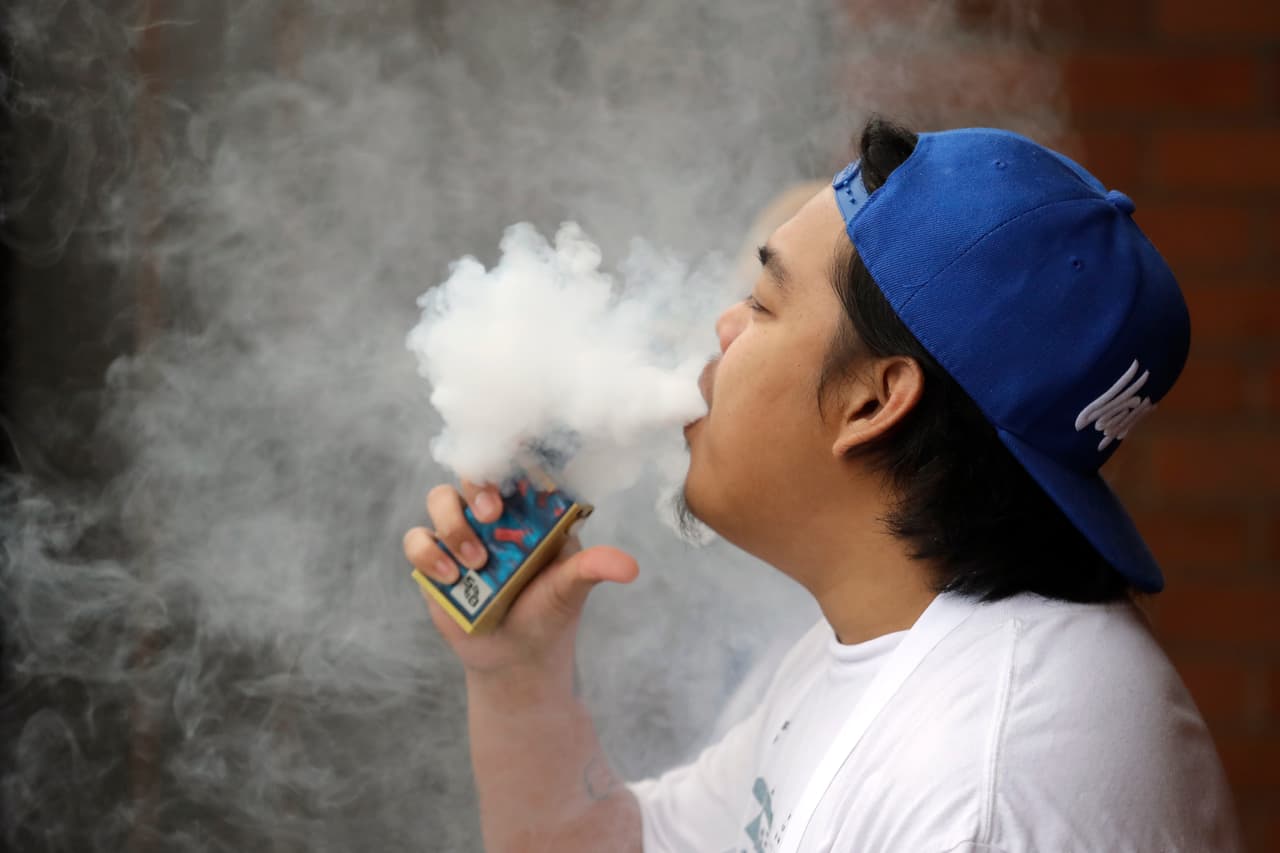 ¿Cómo frenar a los influencers que promocionan el vapeo en Internet? 