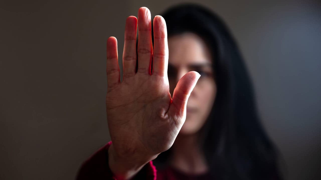 Cómo salir de una relación abusiva y dejar de ser víctima de violencia física y emocional