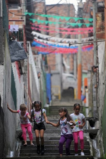 Escobar se caracterizó por hacer obras benéficas, e incluso levantó un barrio en Medellín que lleva su nombre.