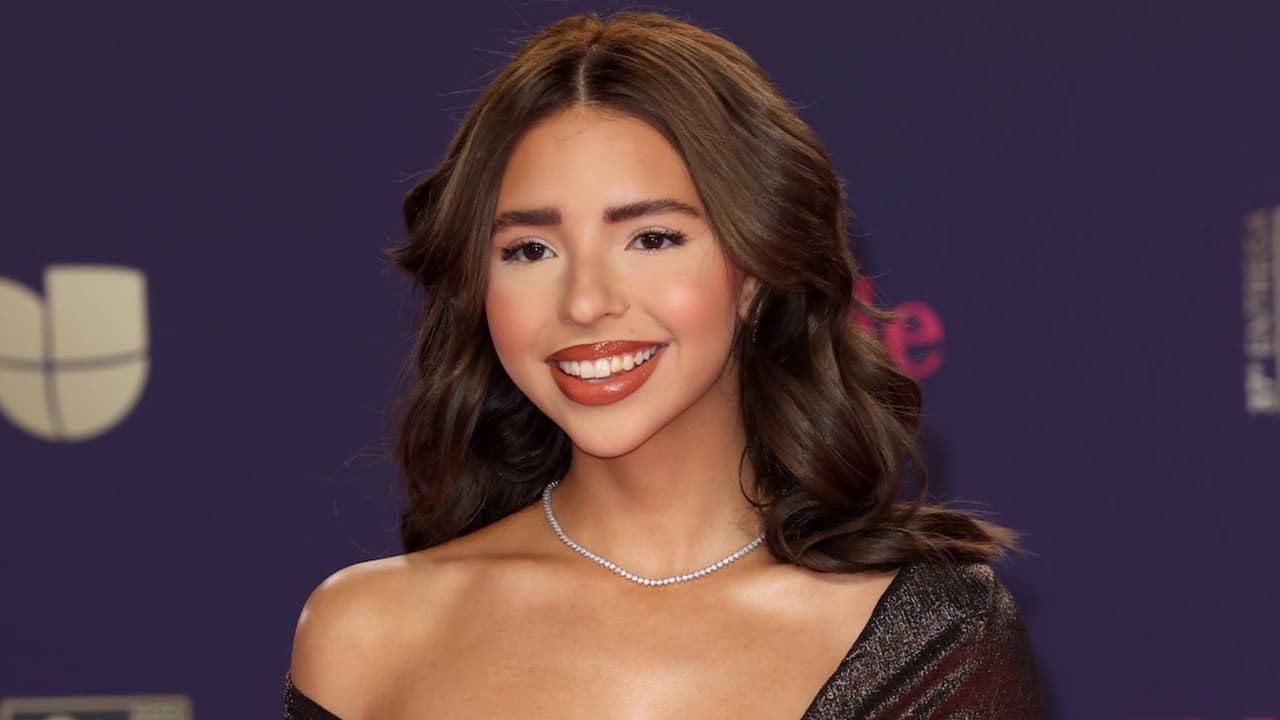 Ángela Aguilar sorprende con nuevo look y uno de sus amigos aclara si es verdad que cocina