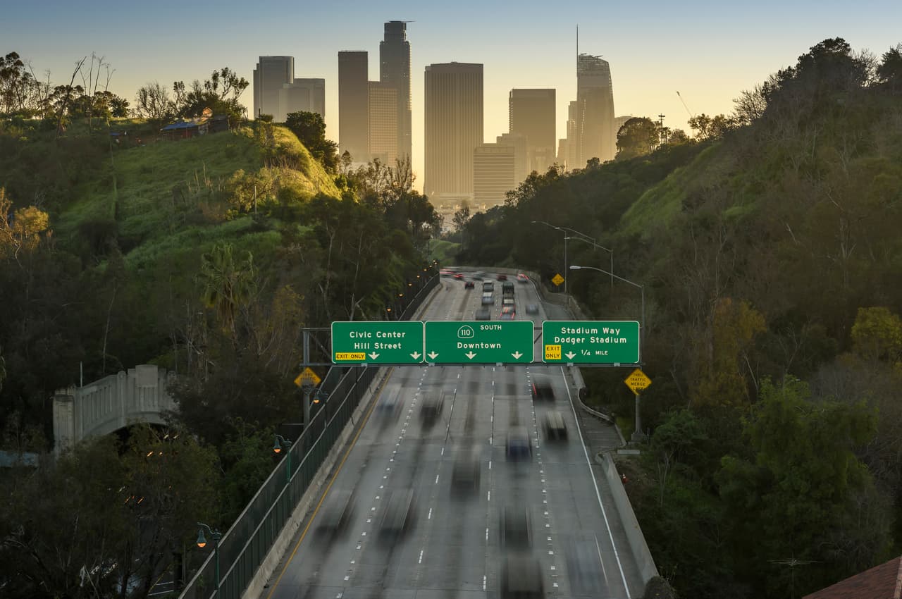 <b>Puesto 2. California.</b>
<br>
<br>Puntuación total: 68.01.
<br>
<br>Fuerza laboral inmigrante: puesto 5.
<br>
<br>Contribución socioeconómica: puesto 1.
<br>
<br>Ganancia de cerebros e innovadores: puesto 3.
<br>
<br>Cantidad de estudiantes internacionales: puesto 9.
<br>
<br>En la categoría ‘ganancia de cerebros e innovadores’, el estudio analizó la proporción de inmigrantes de 25 años o más con un título universitario, la cantidad de visas H1-B per cápita, las empresas de inmigrantes dentro de la lista Fortune 500 y la proporción de CEOs inmigrantes en las empresas de la lista Fortune 500.