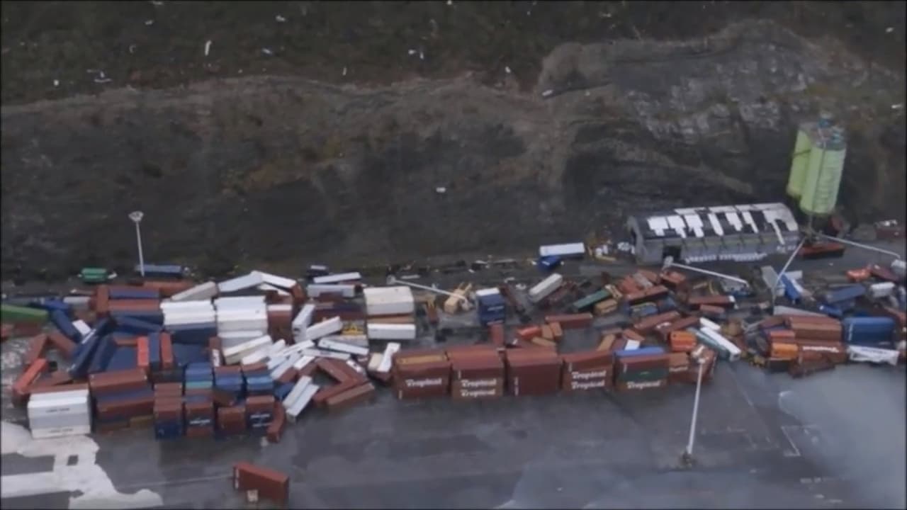 Cientos de contenedores quedaron arrumados por la fuerza de los vientos de Irma