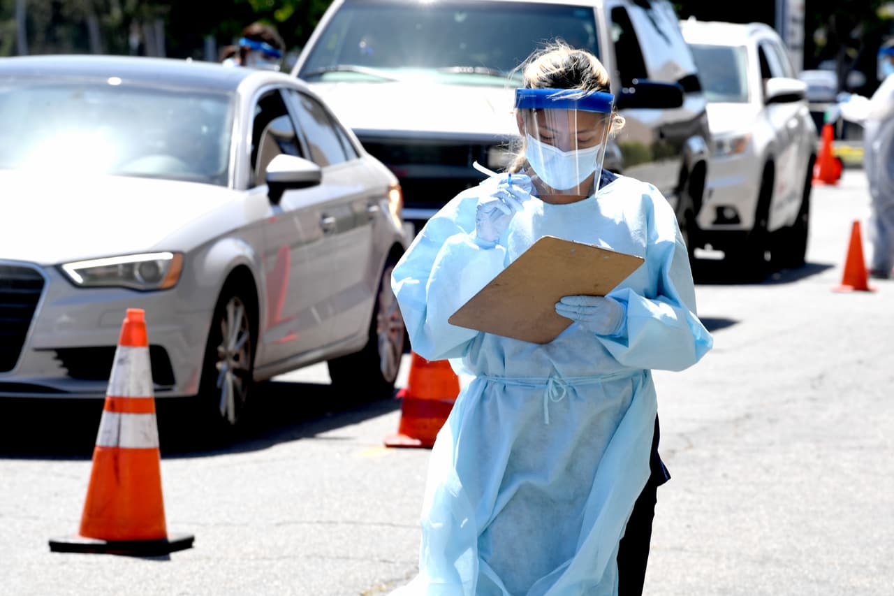 Si usted cree que estuvo expuesto al 
<a href="https://www.univision.com/local/arizona-ktvw/arizona-tiene-este-martes-4-273-nuevos-casos-de-coronavirus-en-total-son-128-097"><b>coronavirus </b></a>y quiere realizarse la prueba de manera gratuita, hay varios días que puede tomarla. Asegúrese de anotar el sitio de prueba en donde hizo su cita. Todos los que se presenten a las pruebas deben usar un cubrebocas. 
<br>