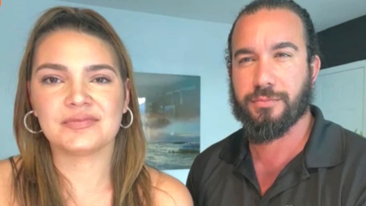 Fanática que se quitó la blusa en concierto de Arjona aclara si se arrepiente por su esposo e hijos