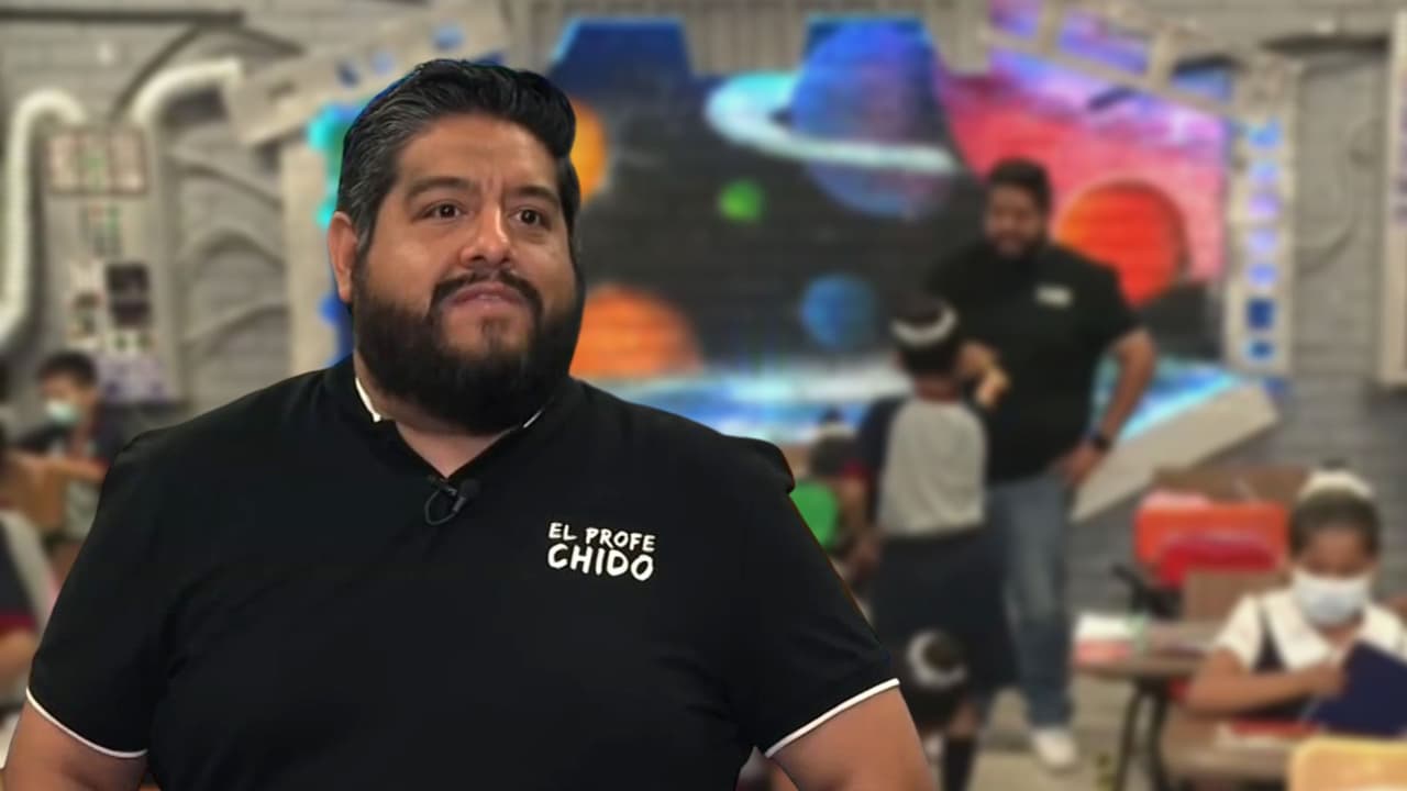 Enseñanza estelar: maestro se hace viral por recrear una nave espacial dentro del salón de clases