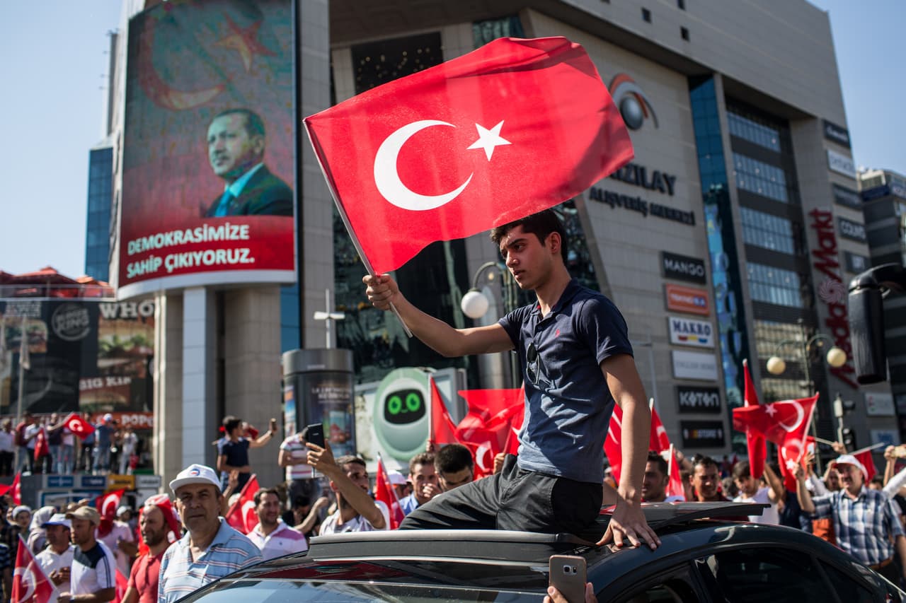 El primer ministro, Binali Yildirim, afirmó que entre los líderes de la revuelta había unos 40 oficiales de altos mandos, principalmente coroneles, pero también un general que habría muerto durante el golpe.