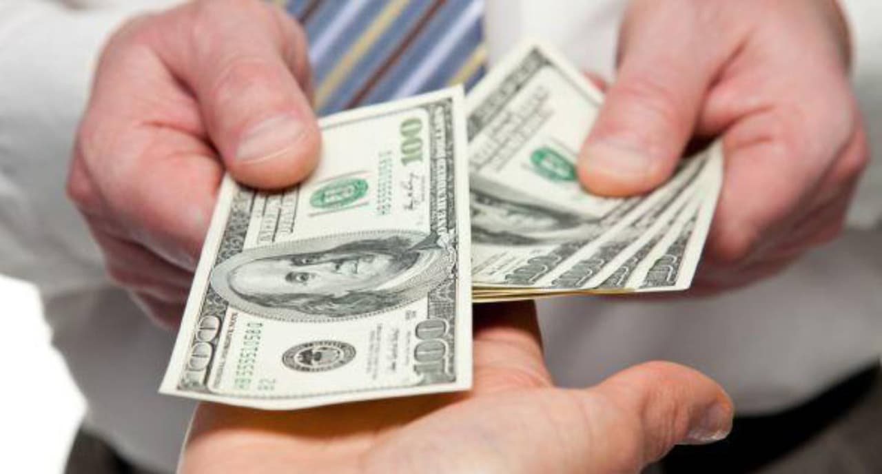 "No los tienen que pagar": entregan hasta $25,000 a pequeños negocios en Los Ángeles 