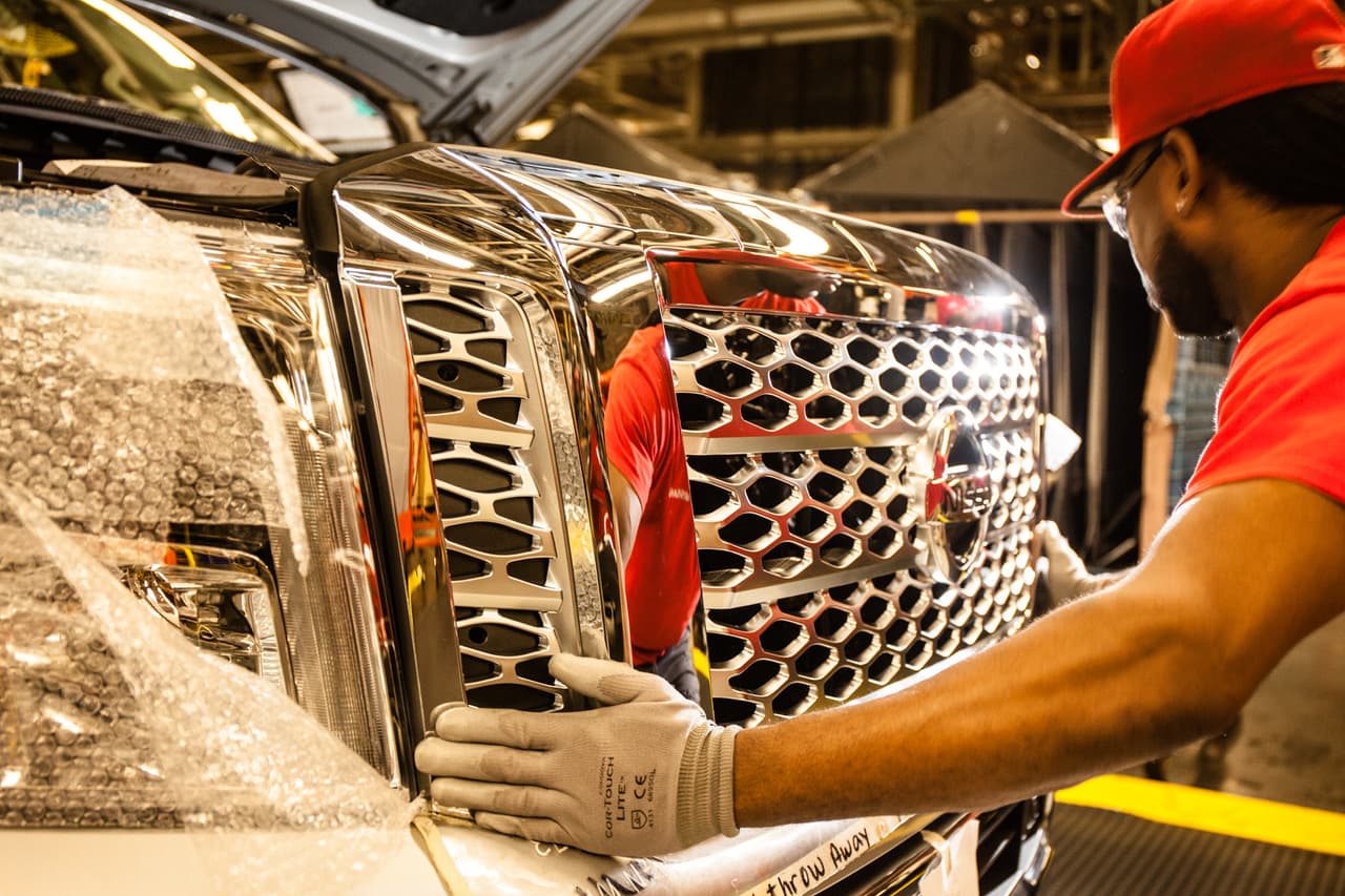 <h3 class="cms-H3-H3"><b>Nissan</b></h3>
<br>
<br>Nissan es otro de los fabricantes de carros que pospuso la fecha de reapertura de sus instalaciones en Estados Unidos. Aunque no ofreció una fecha exacta, la automotriz dijo que planea reanudar operaciones a mediados de mayo.
<br>