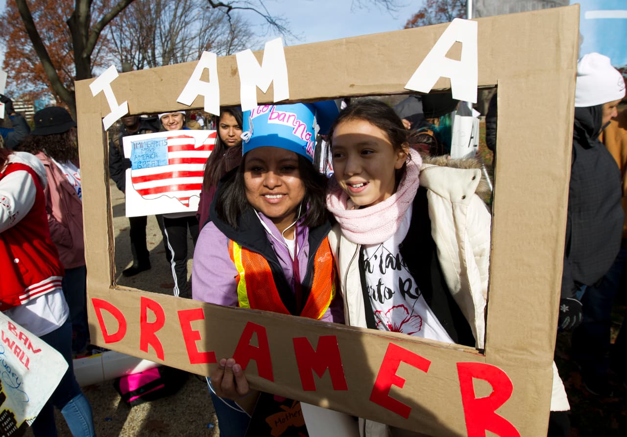 Se acabó el plazo dado por Trump para arreglar DACA, pero el programa sigue vivo y en manos de los tribunales 