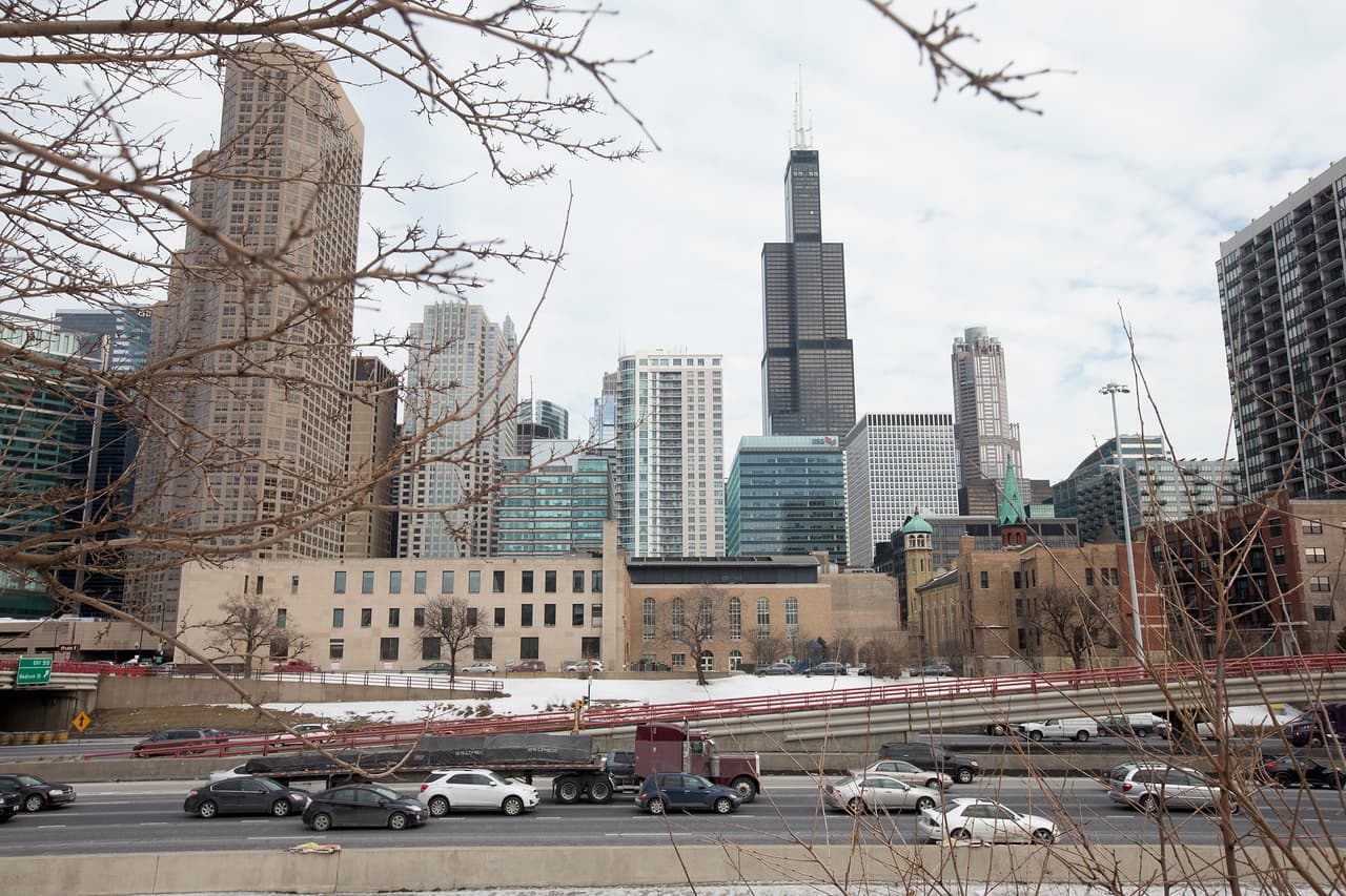 Chicago está en el sexto lugar, con un 19.1% de la población en o bajo la línea de la pobreza.