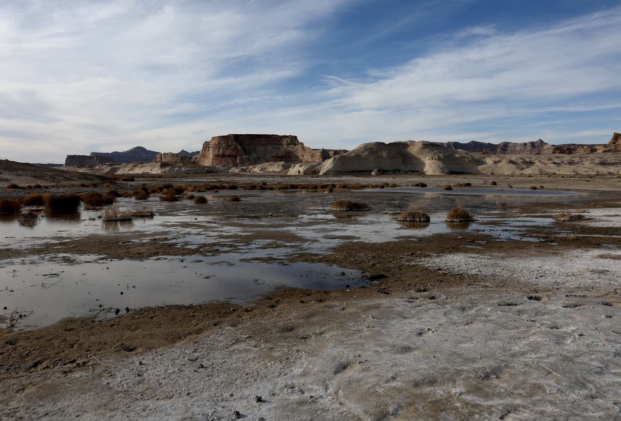 Los efectos de la sequía son tales que algunas zonas que se encontraban bajo el agua, hoy en día son solo charcos o se aprecia cómo se filtra el agua.