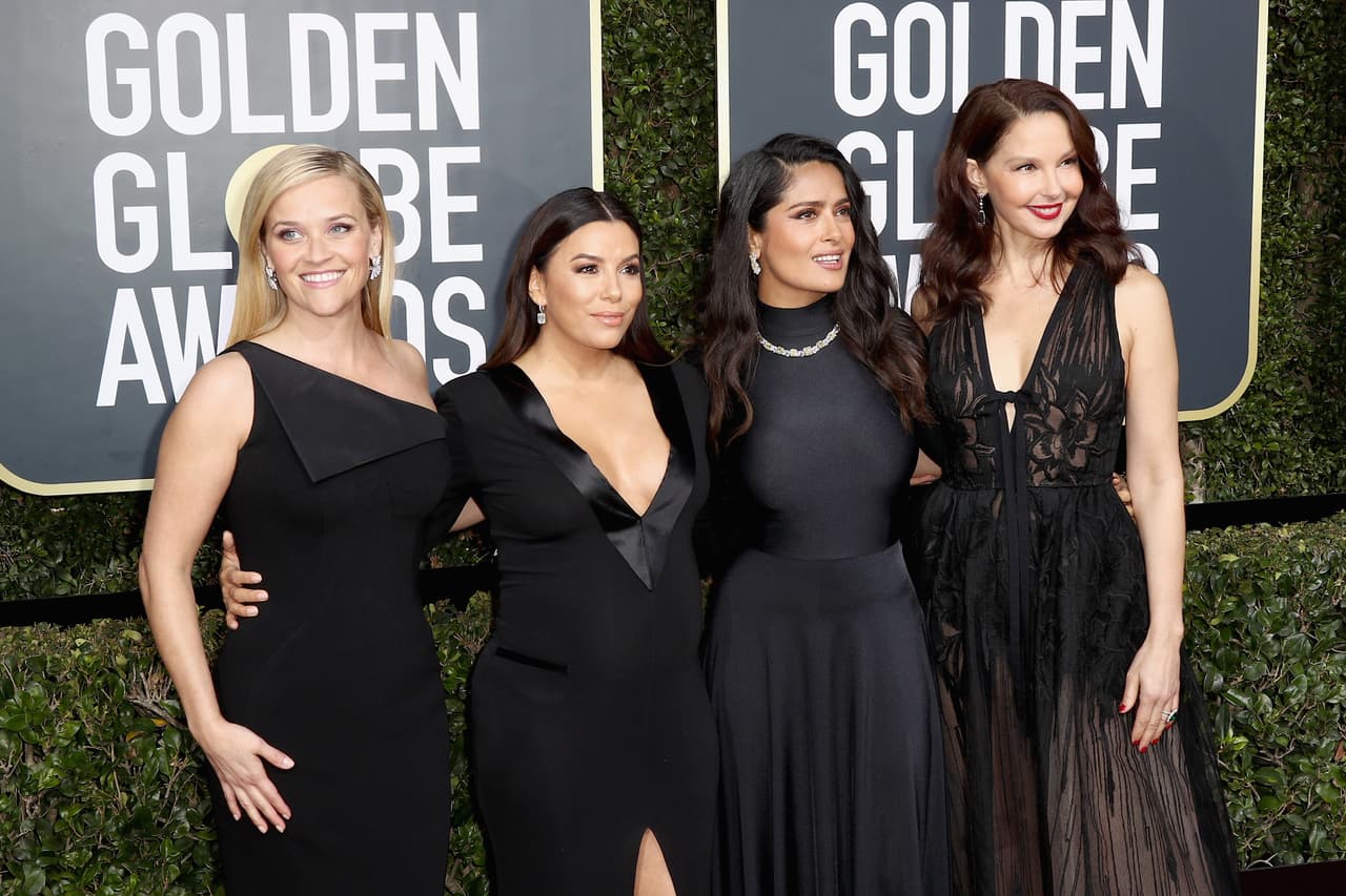 Eva Longoria y Salma Hayek no se perdieron la oportunidad de posar juntas en la alfombra.