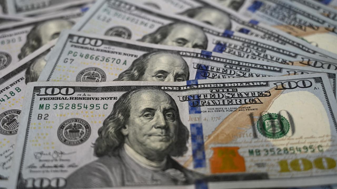 El Servicio de Rentas Internas (IRS) anunció algunos ajustes que permitirían que los contribuyentes obtengan más reembolsos. Son más de 60 nuevas disposiciones que incluyen aumentos de las deducciones.