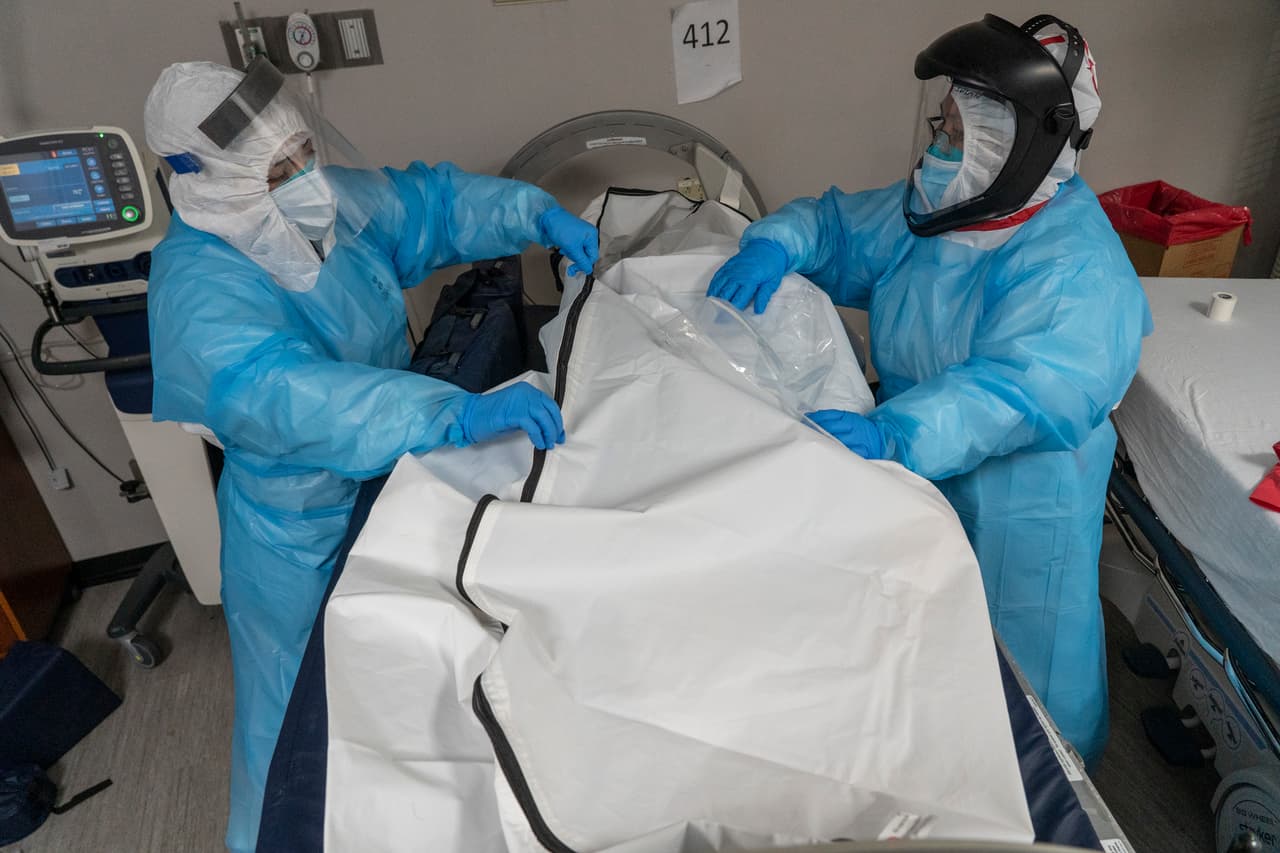 Los Ángeles reporta 8,000 muertes por coronavirus y las hospitalizaciones siguen aumentando