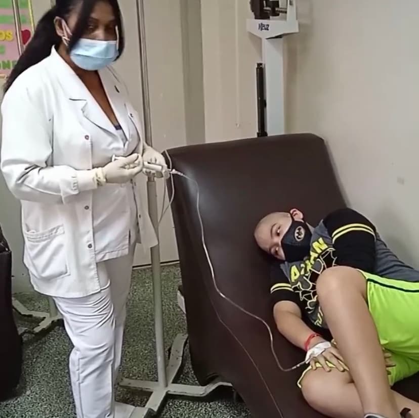 Liseth implora por la empatía de la gente “porque que te diagnostiquen a tu hijo con una enfermedad así de hoy a mañana es muy doloroso; 
<b>él sabe que nosotros lo amamos y lo apoyamos en todo”.</b> 
<br>