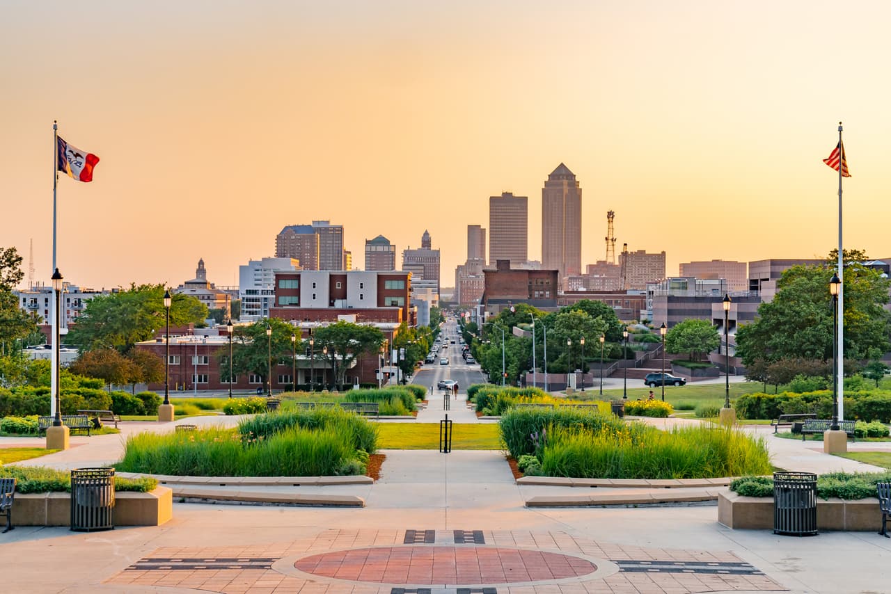 <h3 class="cms-H3-H3">19. Iowa</h3>
<br>
<br>💊 
<b>Esperanza de vida (2020):</b> 77.5 años (empate).
<br>
<br>💊 
<b>Modificación con respecto a 2019: </b>-1.5%
<br>
<br>💊 
<b>Porcentaje de personas sin seguro médico: </b>4.7%
<br>
<br>💊 
<b>Población:</b> 3,150,011
<br>