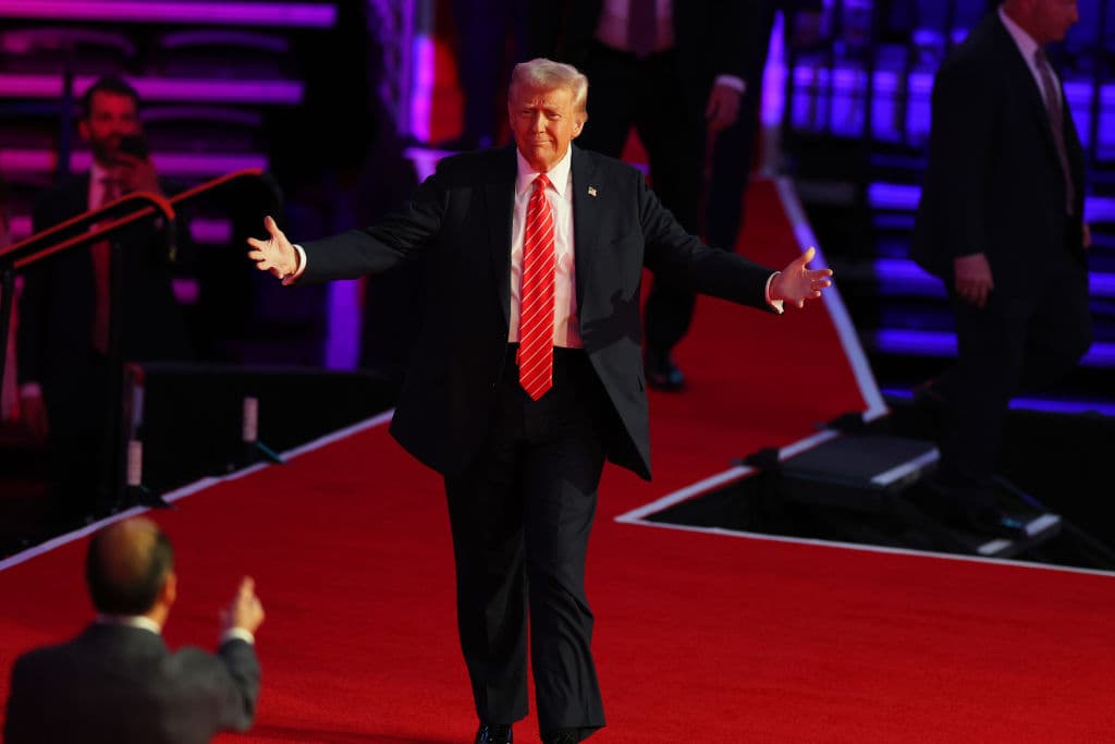 El presidente electo Donald Trump dio un discurso al cerrar el evento.