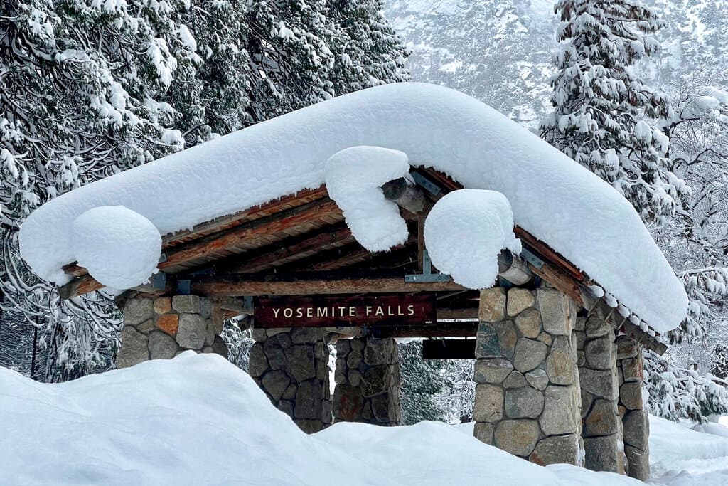 Esta nieve es la que está causando alerta de inundación, debido al deshielo que están provocando las altas temperaturas en el Valle Central.