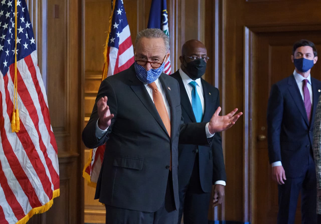 Schumer dice que la Cámara entregará el artículo de destitución de Trump el próximo lunes