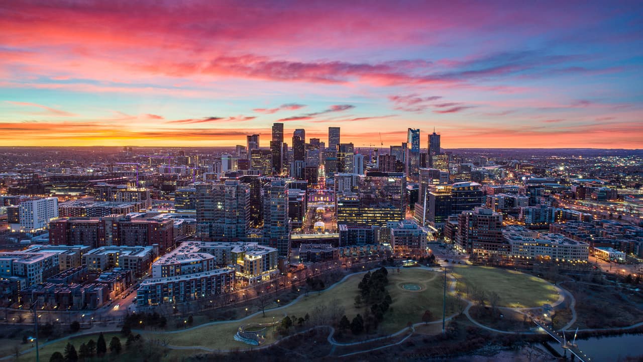 <h3 class="cms-H3-H3">16. Denver, Colorado.</h3>
<br>
<br>Asimismo, el 45% de las mujeres dijo que el sexo extramatrimonial es mejor porque les permite experimentar, 
<b>mientras que el 42% dijo que les permite tener relaciones sexuales más frecuentes</b> que las que tienen con su cónyuge. 
<br>