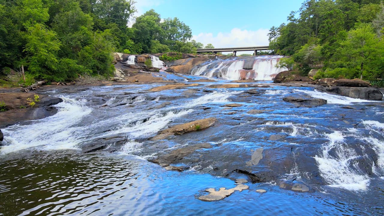 Conoce más sobre High Falls State Park, 
<b><a href="https://gastateparks.org/HighFalls">aquí</a></b>.