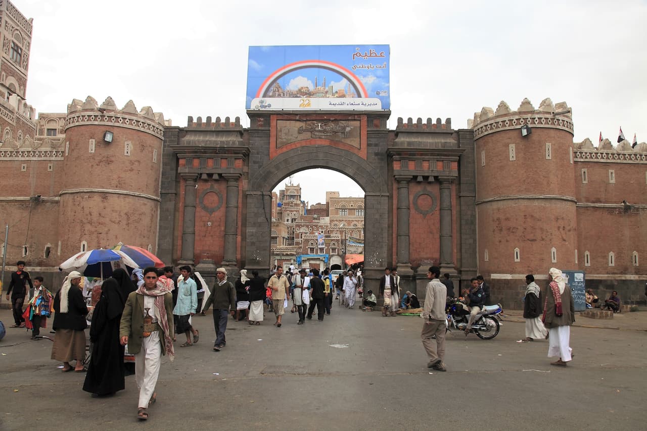 <h3 class="cms-H3-H3">20. Yemen</h3>
<br>
<br>🛫 
<b>Factores de riesgo: </b>Terrorismo, inestabilidad social, enfermedades, secuestro y conflicto armado. 
<br>
<br>🛫 
<b>Advertencia más reciente del Departamento de Estado: </b>18 de abril de 2022. 
<br>
