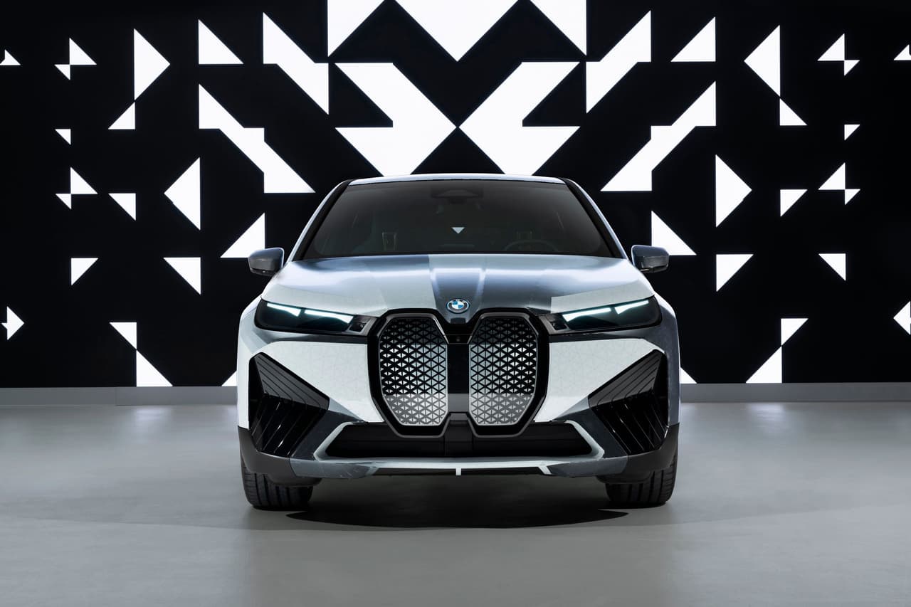 BMW iX Flow Concept