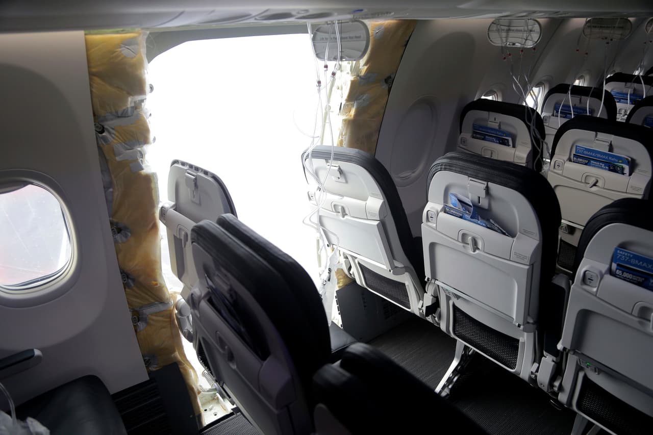 Por esta razón Alaska Airlines había suspendido los vuelos sobre el agua en el avión que perdió fuselaje en pleno vuelo