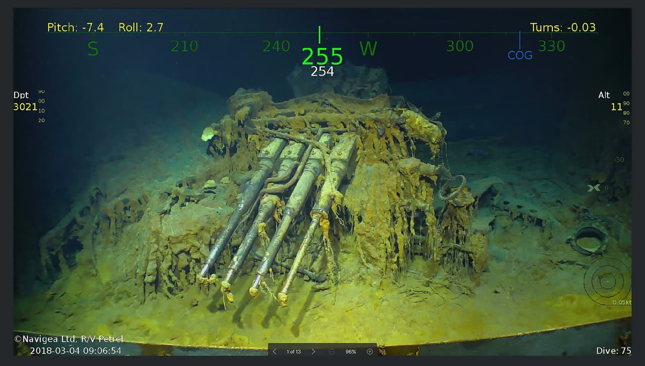 Los restos de un cañón antiaéreo del USS Lexington, que fue creado inicialmente como crucero de combate y fue convertido en portaaviones en 1925. Fue impactado por numerosos torpedos y bombas japonesas lanzadas desde aviones caza hasta que se ordenó su evacuación. Un total de 216 miembros de la tripulación murieron en combate.