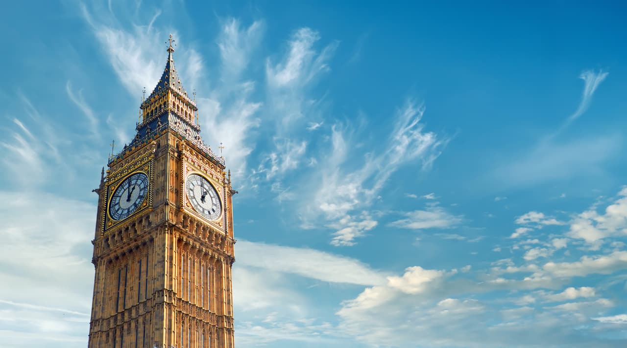 <h2 class="cms-H2-H2">9. Londres, Reino Unido</h2>
<br>
<br>La capital del Reino Unido, de casi 9 millones de habitantes, es una de las ciudades que el reporte considera como “potencias mundiales” en cuanto a turismo se refiere. Sobre el gasto de los visitantes, la ciudad se sitúa en un tercer puesto –solo superada por Dubai y Doha–. El estimado del WTTC calcula que los turistas que visitaron Londres generaron ganancias por 14,920 millones de dólares.