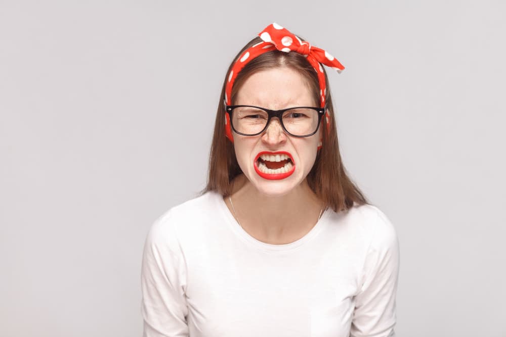 <b><u>Escorpión</u></b>
<br>
<b><u>La lengua escorpiónida</u></b>
<br>Suele decirse que la lengua escorpiónida es un arma terrible, y así es porque cuando el nativo de Escorpión contra ataca lo hace sin piedad. Aunque son amigos muy fieles y sinceros que lo dan todo por la amistad, no soportan la traición.