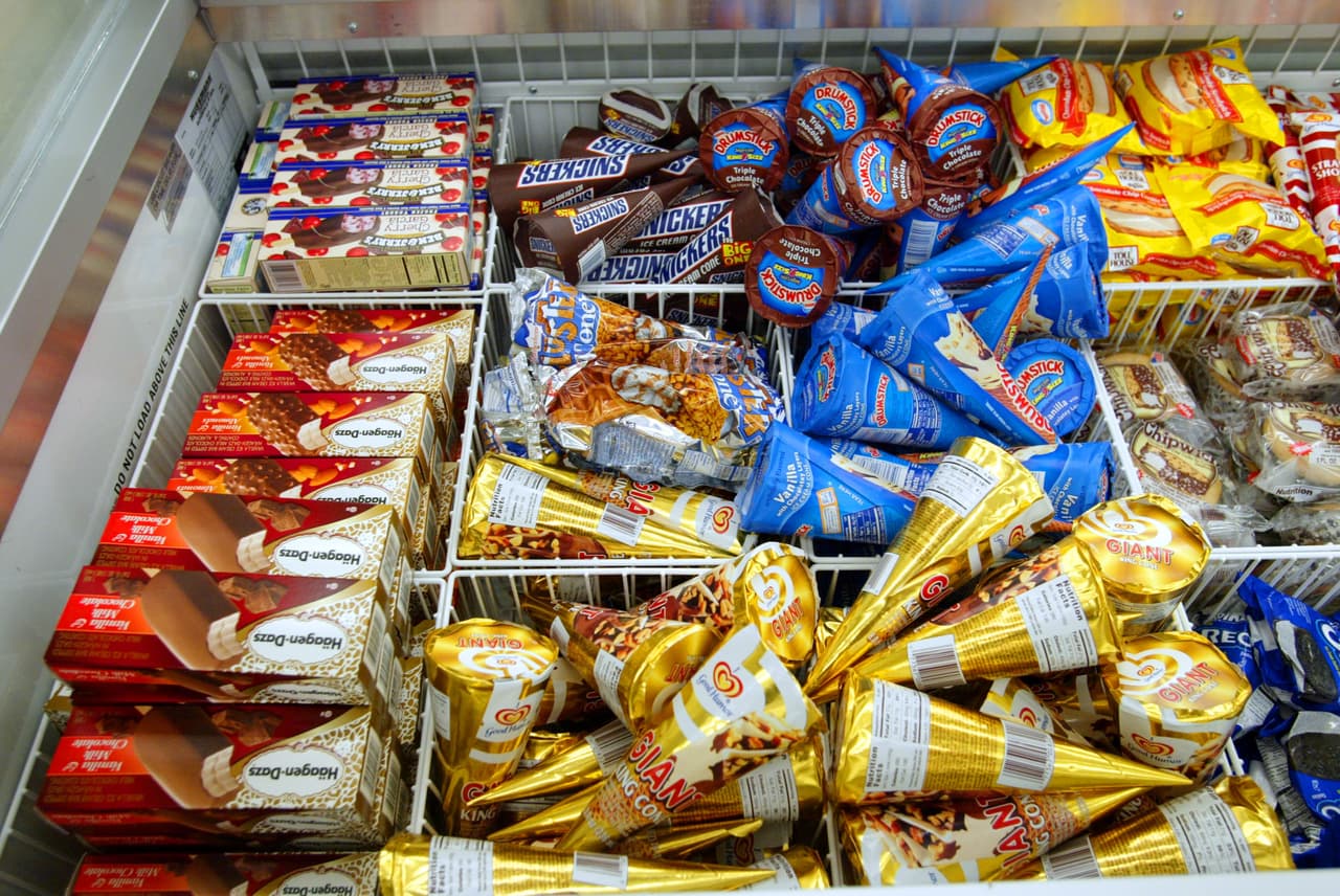 Una nueva ley podría llevar a la cárcel a personas que realicen retos virales con comidas o bebidas 
